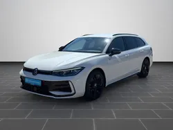 Pure white Gebraucht 2024 VW Passat R-line Kombi | 37.999 € (Guter Preis)