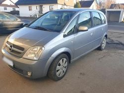 Silber Gebraucht 2004 Opel Meriva Van / Kleinbus | 950 € (Superpreis)