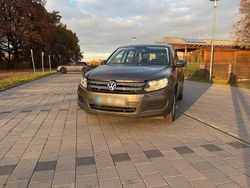 Grau Gebraucht 2014 VW Tiguan SUV | 10.499 €