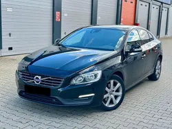 Schwarz Gebraucht 2017 Volvo S60 Momentum Limousine | 9.900 € (Superpreis)