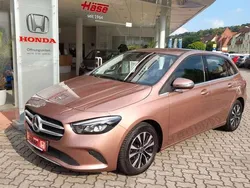 Gold Gebraucht 2021 Mercedes B180 Van / Kleinbus | 22.650 € (Guter Preis)