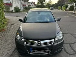 Grau Gebraucht 2010 Opel Astra Kombi | 3.000 € (Fairer Preis)