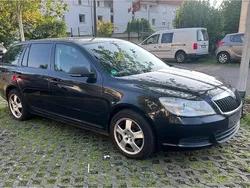 Schwarz Gebraucht 2012 Skoda Octavia Kombi | 2.699 € (Superpreis)