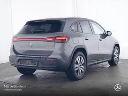 Grau Gebraucht 2024 Mercedes EQA300 Electric Art SUV | 35.990 € (Guter Preis)