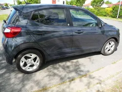 Grau Gebraucht 2021 Hyundai i10 Kleinwagen | 12.000 € (Fairer Preis)