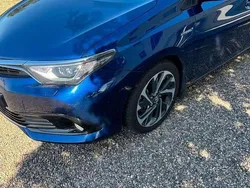 Blau Gebraucht 2015 Toyota Auris Hybrid Life Limousine | 11.250 € (Fairer Preis)