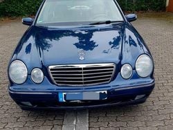 Blau Gebraucht 2000 Mercedes E240 Elegance Limousine | 7.250 €