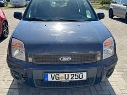 Blau Gebraucht 2010 Ford Fusion Trend Limousine | 2.600 € (Fairer Preis)