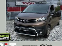 Brown rich oak (metallic) Gebraucht 2019 Toyota Proace Comfort Van | 18.990 €
