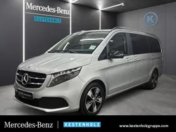Brillantsilber Gebraucht 2023 Mercedes V220 Van / Kleinbus | 49.990 € (Fairer Preis)