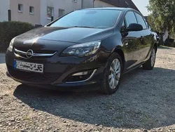 Schwarz Gebraucht 2013 Opel Astra Active Limousine | 3.400 € (Etwas zu teuer)