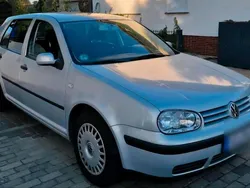 Silber Gebraucht 2000 VW Golf IV Kombi | 2.500 €