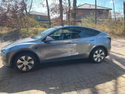 Grau Gebraucht 2024 Tesla Model Y Standard Range SUV | 36.500 € (Guter Preis)
