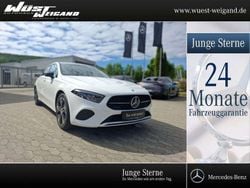 Weiß Gebraucht 2024 Mercedes A200 Progressive Limousine | 31.490 € (Etwas zu teuer)