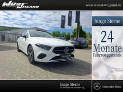 Weiß Gebraucht 2024 Mercedes A200 Progressive Limousine | 29.900 € (Fairer Preis)