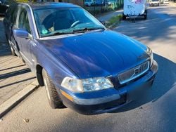 Blau Gebraucht 2001 Volvo V40 Kombi | 500 € (Superpreis)