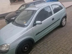 Grün Gebraucht 2001 Opel Corsa Kleinwagen | 650 € (Guter Preis)