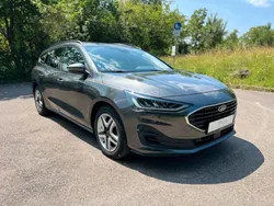 Grau Gebraucht 2022 Ford Focus Cool & Connect Limousine | 13.799 € (Guter Preis)