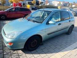 Grün Gebraucht 2001 Ford Focus Ghia Limousine | 1.750 € (Guter Preis)