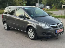 Grau Gebraucht 2010 Opel Zafira Innovation Van / Kleinbus | 1.990 € (Guter Preis)