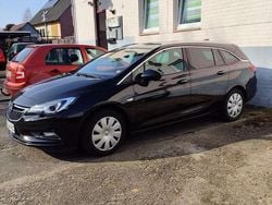 Schwarz Gebraucht 2017 Opel Astra Kombi | 5.500 € (Guter Preis)