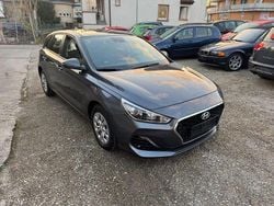 Grau Gebraucht 2020 Hyundai i30 Pure Limousine | 13.400 € (Superpreis)