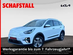 Weiss ((ud) schneeweiß) Gebraucht 2022 Kia e-Niro 3 SUV | 20.779 € (Superpreis)