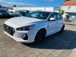 Weiß Gebraucht 2017 Hyundai i30 Select Limousine | 7.499 € (Superpreis)