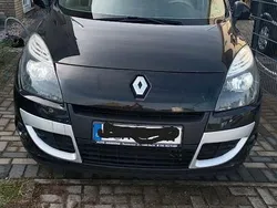 Schwarz Gebraucht 2011 Renault Scénic III Bose Edition Van / Kleinbus | 6.900 € (Fairer Preis)