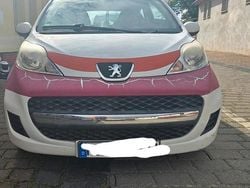 Weiß Gebraucht 2010 Peugeot 107 Kleinwagen | 1.900 € (Guter Preis)