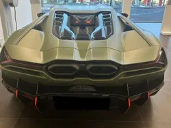 Grau Gebraucht 2024 Lamborghini Revuelto Coupé | 553.000 €