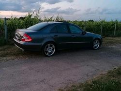 Grau Gebraucht 2007 Mercedes E500 Limousine | 9.900 € (Etwas zu teuer)