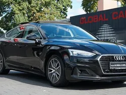 Brillantschwarz (metallic) Gebraucht 2022 Audi A5 Sportback Business Limousine | 26.885 € (Superpreis)