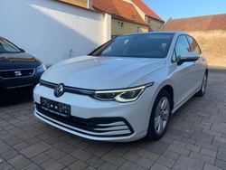 Weiß Gebraucht 2020 VW Golf VIII Life Limousine | 22.990 € (Etwas zu teuer)