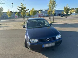 Blau Gebraucht 2001 VW Golf IV Kleinwagen | 1.600 € (Fairer Preis)
