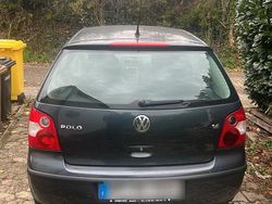 Grau Gebraucht 2005 VW Polo Kleinwagen | 2.900 € (Etwas zu teuer)