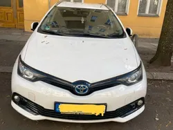 Weiß Gebraucht 2019 Toyota Auris Limousine | 8.999 €