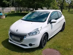 Weiß Gebraucht 2014 Peugeot 208 Kleinwagen | 4.250 € (Fairer Preis)