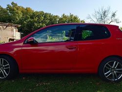 Rot Gebraucht 2010 VW Golf VI Kleinwagen | 3.700 €