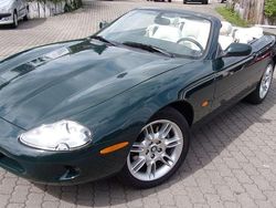British racing green metallic (metallic) Gebraucht 2002 Jaguar XK8 Cabrio | 13.500 €