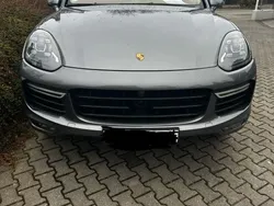 Grau Gebraucht 2017 Porsche Cayenne Turbo SUV | 50.800 € (Fairer Preis)