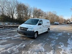 Weiß Gebraucht 2010 Toyota HiAce Van / Kleinbus | 9.800 € (Teuer)