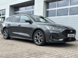 Grau Gebraucht 2025 Ford Focus ST-Line X Limousine | 29.890 € (Etwas zu teuer)