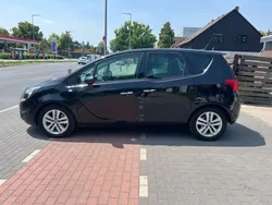 Schwarz Gebraucht 2011 Opel Meriva Innovation Van / Kleinbus | 4.990 € (Etwas zu teuer)