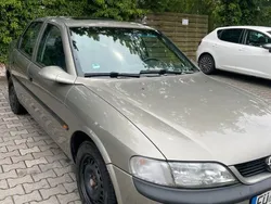Grau Gebraucht 1995 Opel Vectra Limousine | 1.500 €