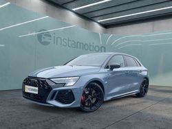 Grau Gebraucht 2024 Audi RS3 Sportback Kleinwagen | 58.440 €