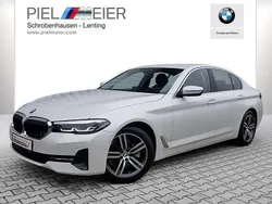 Weiß (mineralweiß) Gebraucht 2023 BMW 520 Efficient Dynamics Limousine | 41.750 € (Fairer Preis)