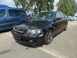 Schwarz Gebraucht 2003 Volvo V40 Standard Kombi | 2.980 €