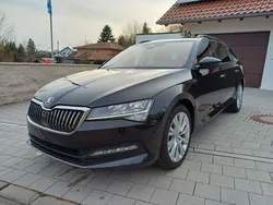 Schwarz Gebraucht 2024 Skoda Superb Ambition Kombi | 32.000 €