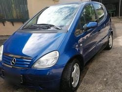 Blau Gebraucht 2000 Mercedes A140 Kleinwagen | 1.500 €